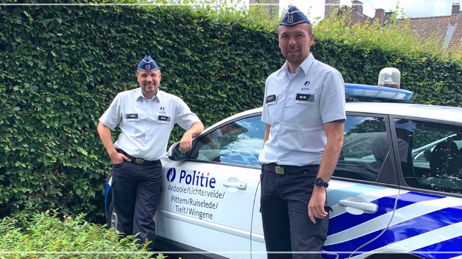 pzregiotielt's tweet photo. Na hun opleiding @WVL_PS konden Nico en Jonathan in onze politiezone starten als hoofdinspecteur 👍.
Veel succes met deze nieuwe uitdaging! #bevordering https://t.co/MdGVmLUHHP