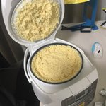 ここまで膨らむとは…炊飯器でケーキを作った結果笑えるほど膨らみ過ぎた!