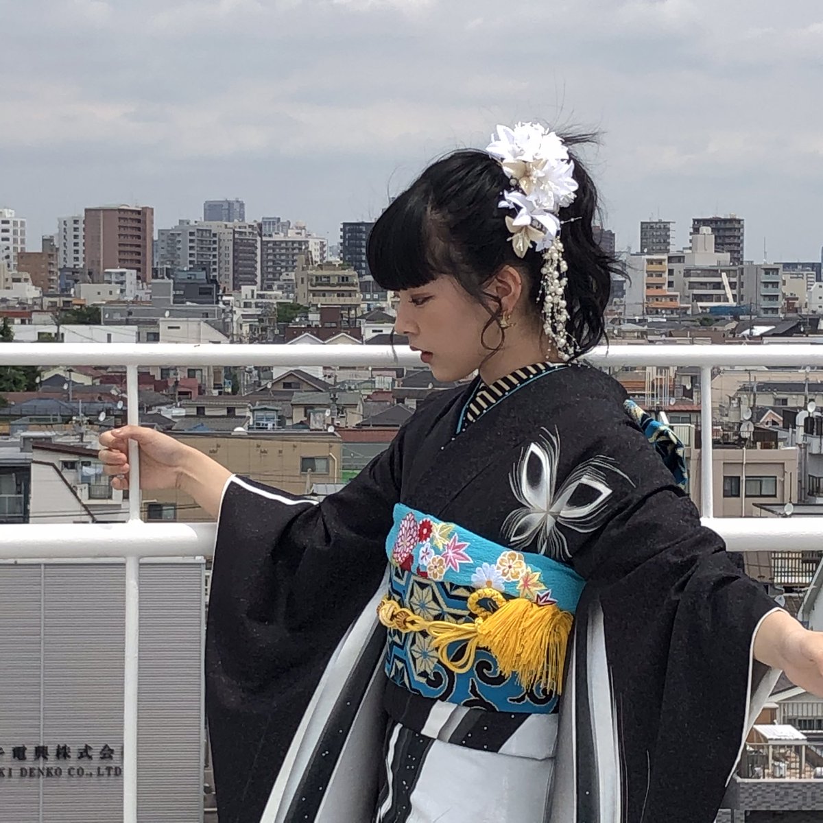 あゆママ در توییتر 振袖の一蔵さん カタログ撮影でした 1着目 黒白灰のシックなお着物に鮮やかなブルーの帯が映えます 胸元 蝶とお着物全体も蝶のモチーフに見えません 重襟や草履もお洒落 一蔵 ラブリス Labliss Lady カタログ モデル Model あゆママ در توییتر 振袖の一蔵さん カタログ撮影でした 1着目 黒白灰のシックなお着物に鮮やかなブルーの帯が映えます 胸元 蝶とお着物全体も蝶のモチーフに見えません 重襟や草履もお洒落 一蔵 ラブリス Labliss Lady カタログ モデル Model