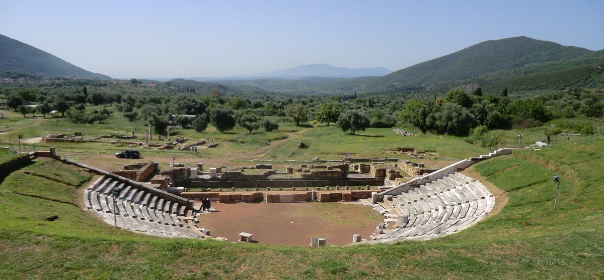 Since it's theatre day  #MuseumsUnlocked, here is Messene's theatre - also from the Roman imperial period...  @Carla_Ardis  #AncientTheatre  #Messene  #AncientCities4/6