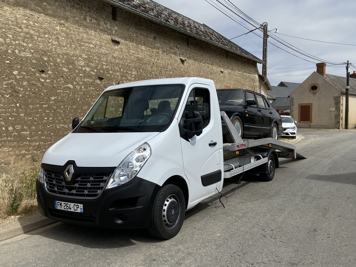 dw_jacson's tweet photo. Quand je suis en galère, je peux compter sur #RenaultMASTER ! #renault #LCVexpert https://t.co/70Ke60Cjfn