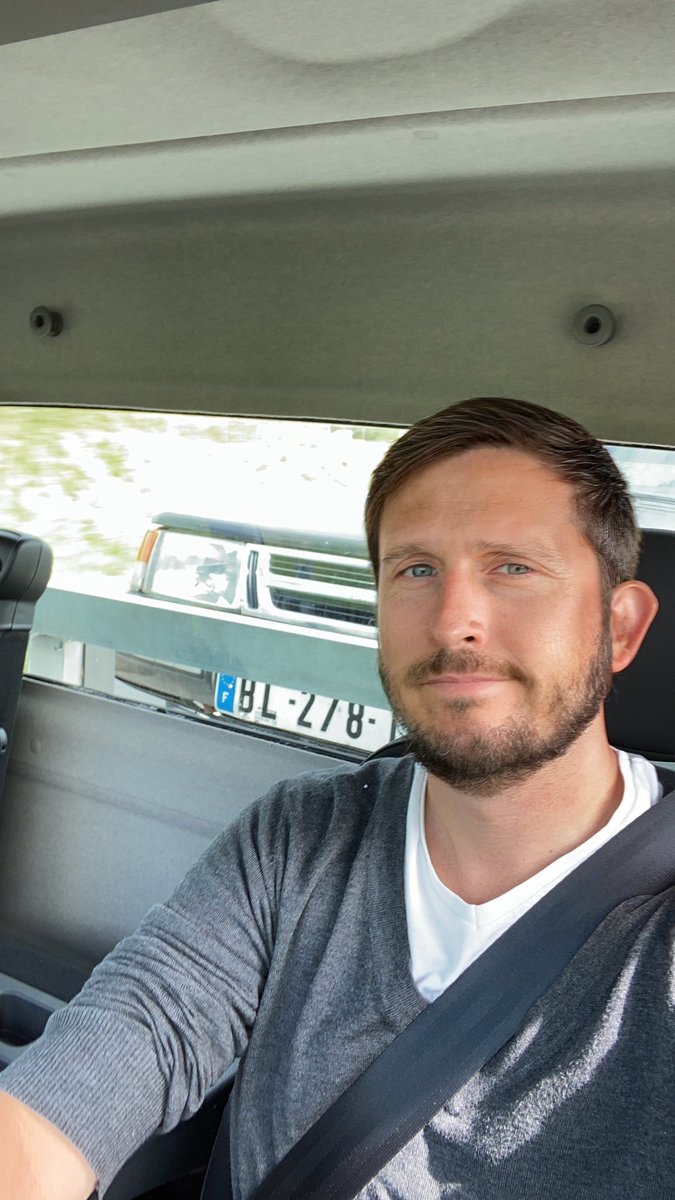 dw_jacson's tweet photo. Quand je suis en galère, je peux compter sur #RenaultMASTER ! #renault #LCVexpert https://t.co/70Ke60Cjfn