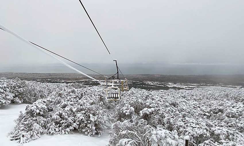 LaPrensAustral's tweet photo. Las postales de un Cerro Mirador vestido como en su mejor época invernal - https://t.co/SZDhfU6SzM https://t.co/C4lzl0bc2K