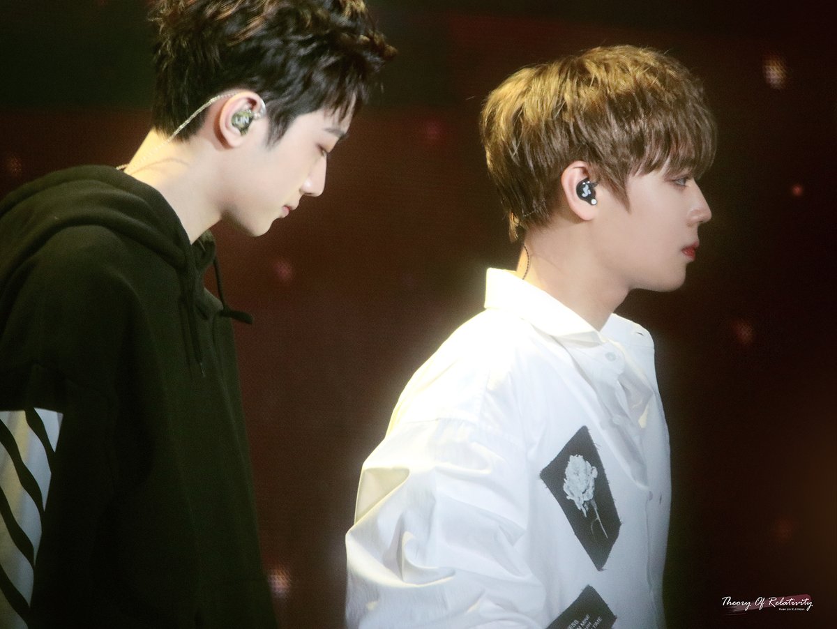 Relativity2033's tweet photo. HAPPY DAY❣️❣️❣️
#판윙 
#PanWink_day
#라지 https://t.co/EEkq96qnIx