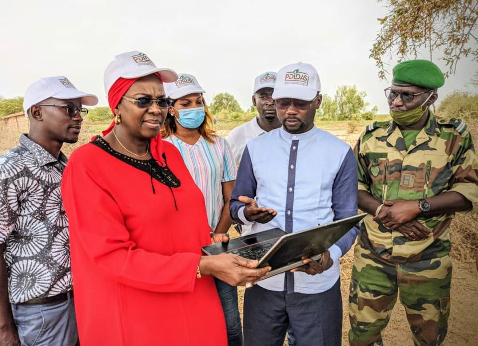 PdidasOfficiel's tweet photo. Le #PDIDAS procède depuis le 25 juin 2020 à la pose de bornes et de pancartes pour délimiter les forêts classées et réserves naturelles situées dans la zone d’intervention du Projet.
@SawapCommunity
@asergmv
@PR_Senegal https://t.co/PUH1Zrp6qh