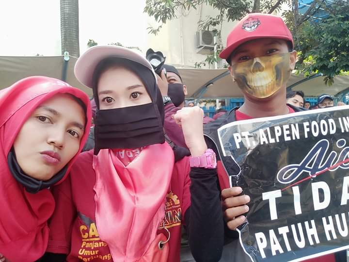 IpinDolken's tweet photo. #BoikotAice sampai hak buruhnya terpenuhi...

#LI_ZHIMING

#Usir_LI_ZHIMING_TakPatuhHukumIndonesia

#EsKrim_Higienis_Buat_Masyarakat

#BoikotAice https://t.co/hWczhBLHEd
