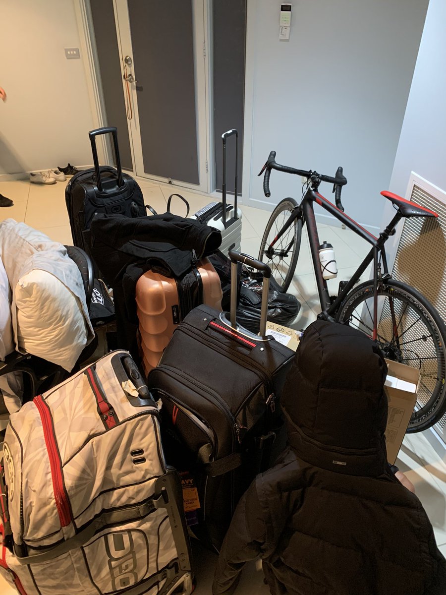 daffidreynolds's tweet photo. Hey Mum! I’m home! Hope you don’t mind me staying here for a couple of months... #borderjump #safefromnosymptoms https://t.co/seAZFQHrUs
