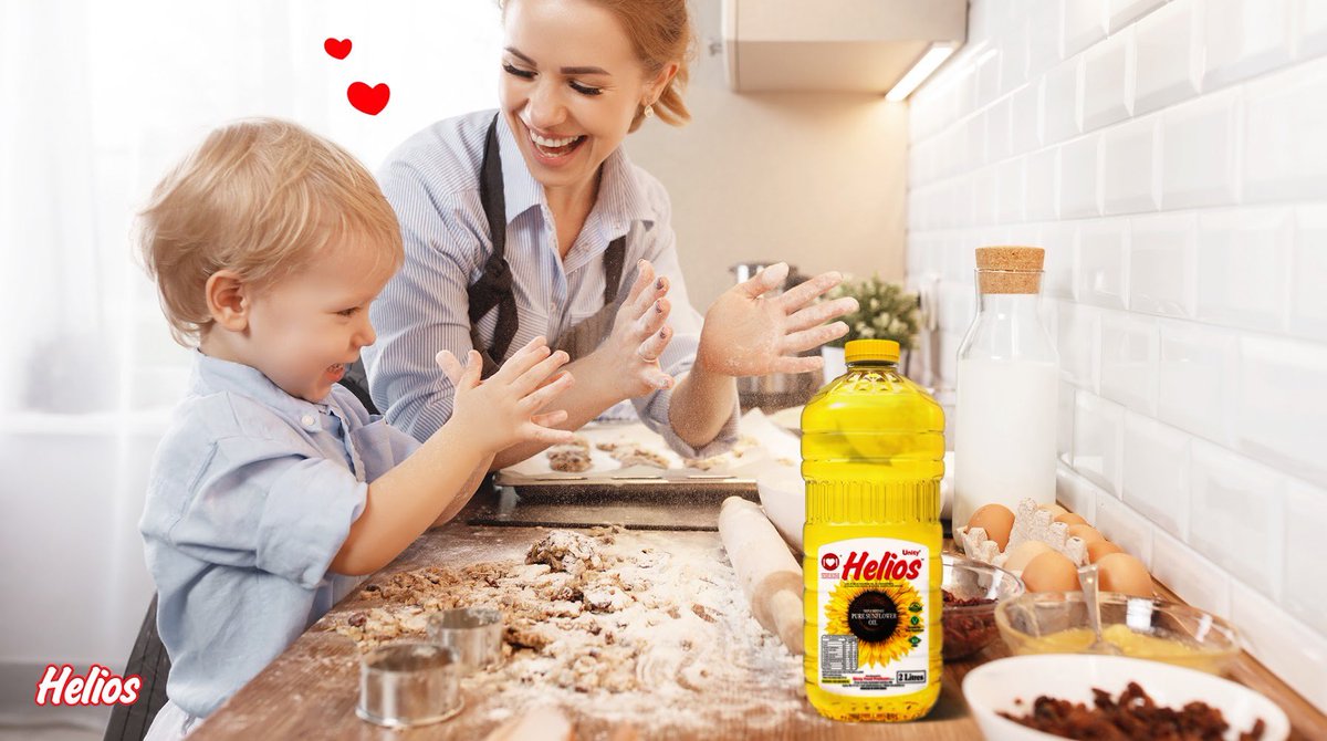 TweetHelios's tweet photo. Just look at that smile! ๐ One of Heliosโ core values is family and creating happiness through our favourite things - cooking and baking! ๐ฐ๐ช๐ฅ Tag the person who youโre gonna bake with next. ๐ซ
โขโขโข
#HeliosSunflowerOil #HomemadeWithHelios #CookingWithHelios #BakingWithHelios https://t.co/jIVPteKC7Y