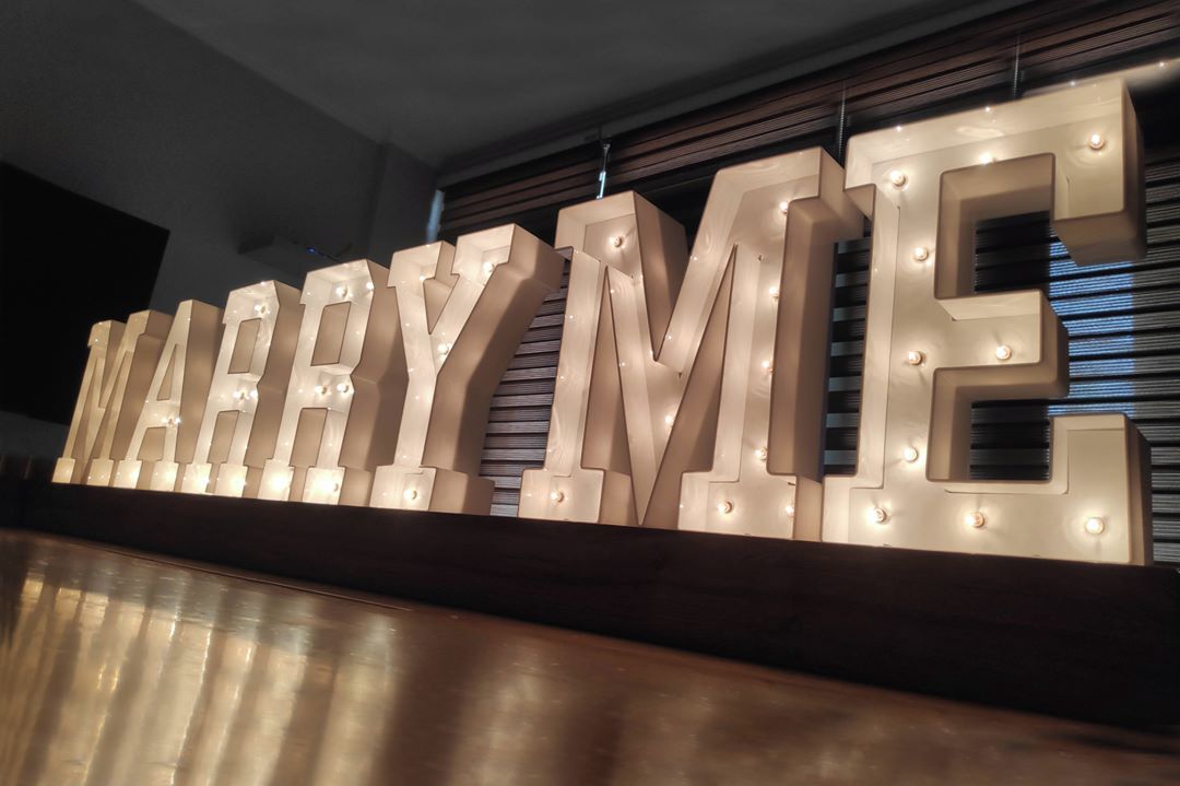 bisempurna46's tweet image. bit.ly/2ZFyPiR

Bahan akrilik bisa diaplikasikan menjadi sign &amp;amp; display. Contohnya jika ditambahkan lampu dan diberikan sentuhan akhir yang unik, #SobatBintang bisa mendapatkan hasil yang kece⁣.

#signdisplay #BintangSempurna #WeddingProposal