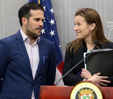 jolqueta's tweet photo. Buenos Dias Gobernador Exiliado @ricardorossello y Non-Grata Primera Dama @beatrizrossello 

BOOM 

ChickenNuggets. 

#RICKYTEBOTAMOS✊🏻🇵🇷

#lunesdeaceptarlaputeria 
#lunesdemorboyprovocación 

“Que cojones. Hay que matar esa historia rápido.”

EEEEEEEHHH MACARENA 🕺🏻 https://t.co/OCwrVYcfwG
