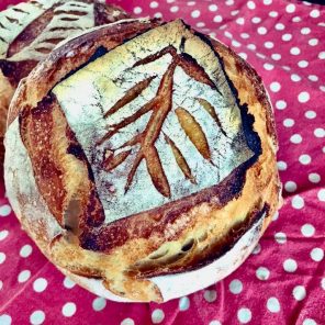 BreadBakerDani's tweet image. No yeast? No sourdough starter? (Time to ferment bread with raisin water) or any fermented fruit read more Severn Bites - severnbites.com/2020/05/30/tim… #breadchat #breadsperiment