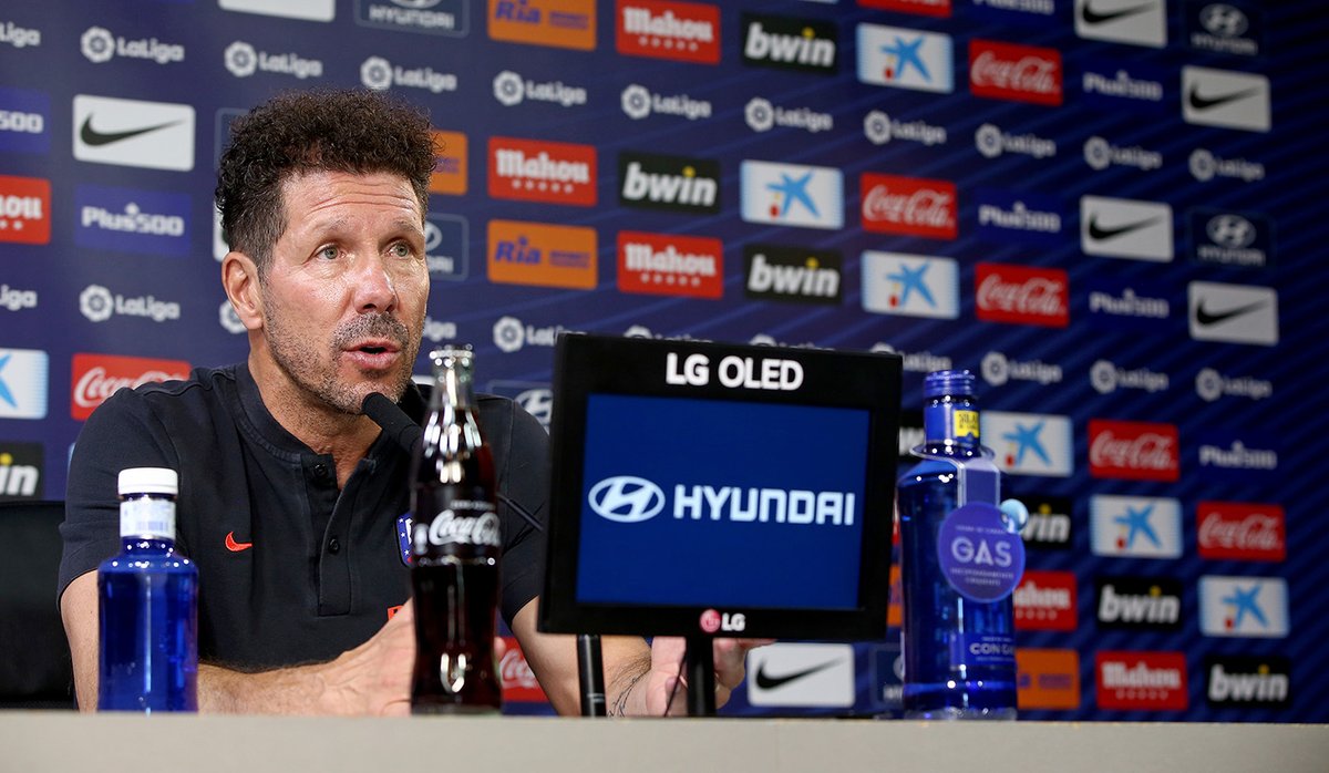 partidazocope's tweet photo. 🔴⚪️ Simeone, en la rueda de prensa previa al partido de mañana ante el @RCCelta 

📺 "El VAR es más justo con todo. Si al @realmadrid le pitan más penaltis es porque atacan más"

🤔 "¿Las quejas del @FCBarcelona? Todos vamos a ser perjudicados y beneficiados por el VAR" https://t.co/TzYLmIXRyE