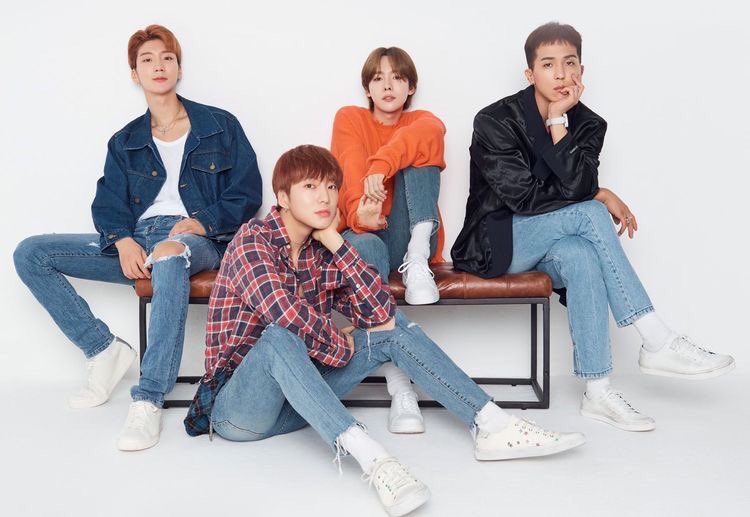 Atty_bluerose's tweet photo. CAN WE HAVE THEM BACK PLEASEEEEEEE 💙💙💙
#WINNER #Remember #WinnerRemember
#MINO #송민호 #JINU #김진우
#YOON #강승윤 #HOONY #이승훈
#위너 @yginnercircle @yg_winnercity #리멤버 https://t.co/nwDHH750bA