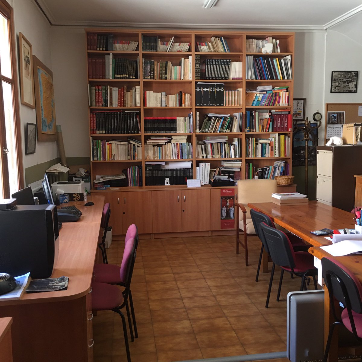 lc_pastor's tweet photo. Así estaba el departamento de Geografía e Historia - Economia del @iesmachado el 29 de junio a las 13:30 h después de finalizar el #ClaustroFinal #silencio
Abro hilo https://t.co/tcPp3uwYUn