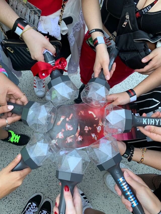 bbyungz's tweet photo. 1 year ago, i miss themโน๏ธโค๏ธ #MonstaXinParis https://t.co/JbUQh8AdNu