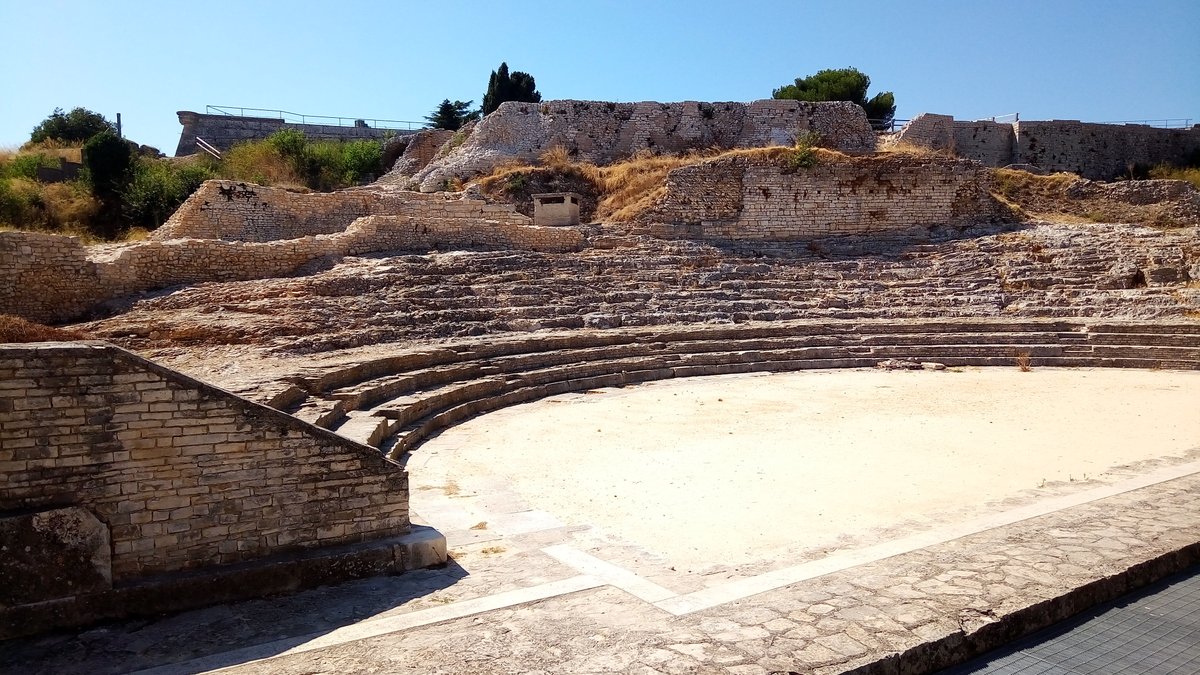 The small roman theatre of  #Pula, in  #Histria, was built in the I AD within the town walls, on the slope later occupied by the Venetian fortress. While the large theatre is not preserved, its ruin testify to the vital cultural life of the Roman colony  #MuseumsUnlocked 11/16