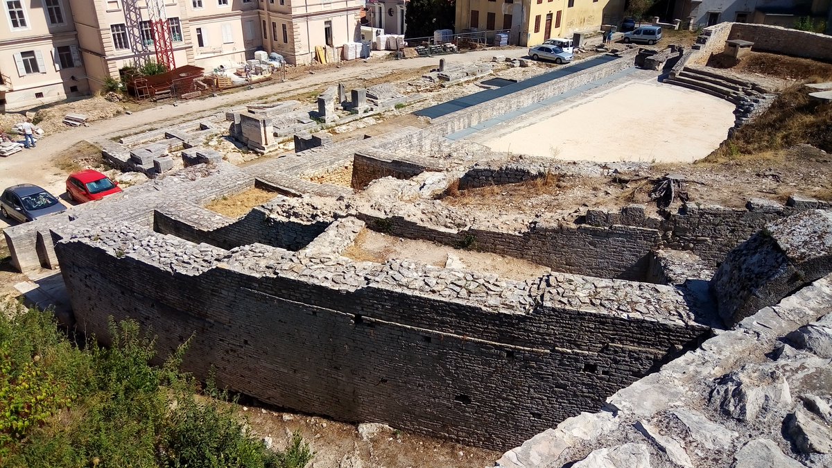 The small roman theatre of  #Pula, in  #Histria, was built in the I AD within the town walls, on the slope later occupied by the Venetian fortress. While the large theatre is not preserved, its ruin testify to the vital cultural life of the Roman colony  #MuseumsUnlocked 11/16