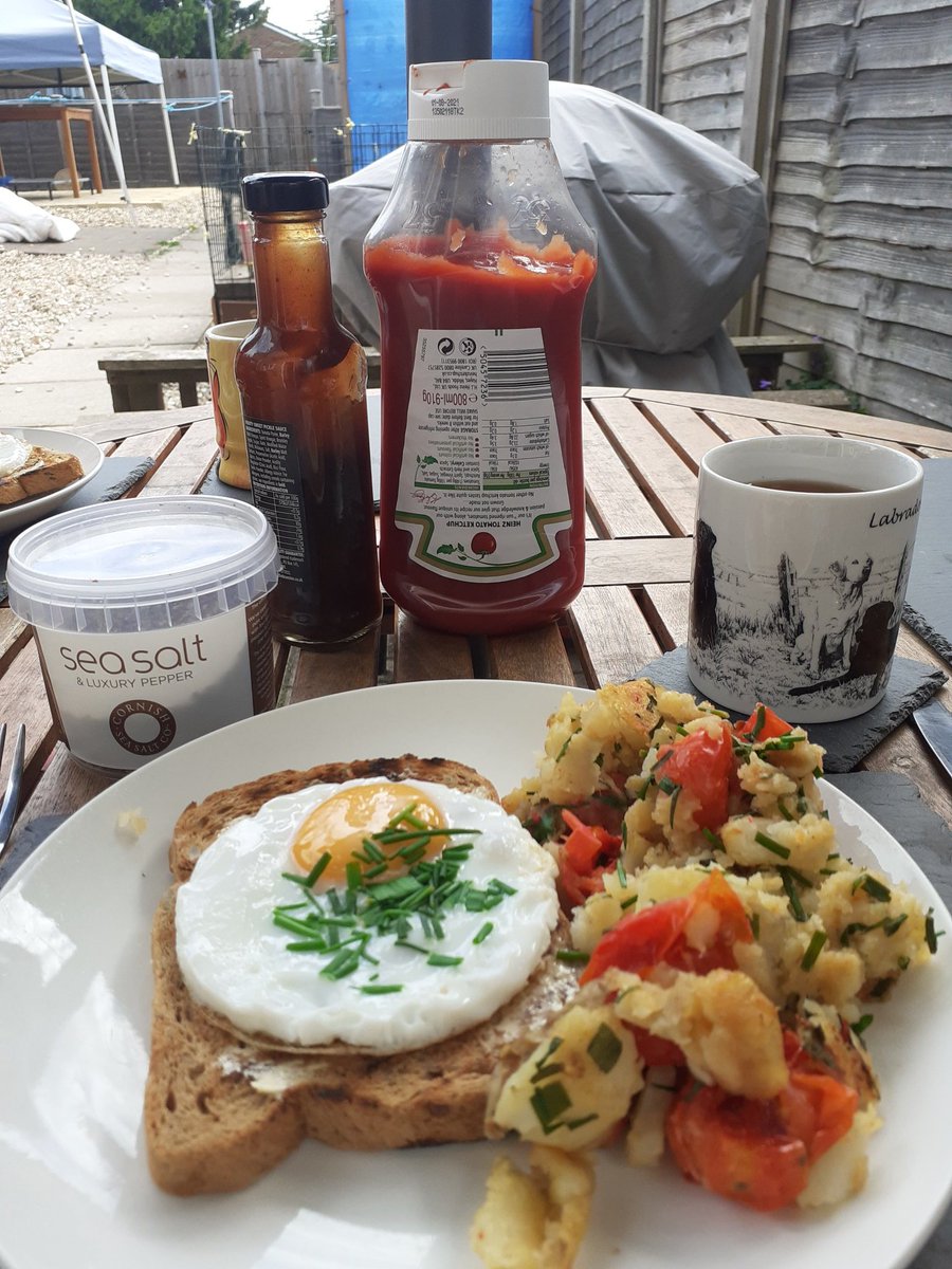 bealesteven45's tweet photo. Nothing stops #chillinandgrillin on the @CadacUK #safarichef2 #bbqbreakfast #onepancooking always with a pinch of #cornishgem @CornishSea_Salt @FlavourCornwall #outdoorliving #livinglife https://t.co/gOsU6mP0aO