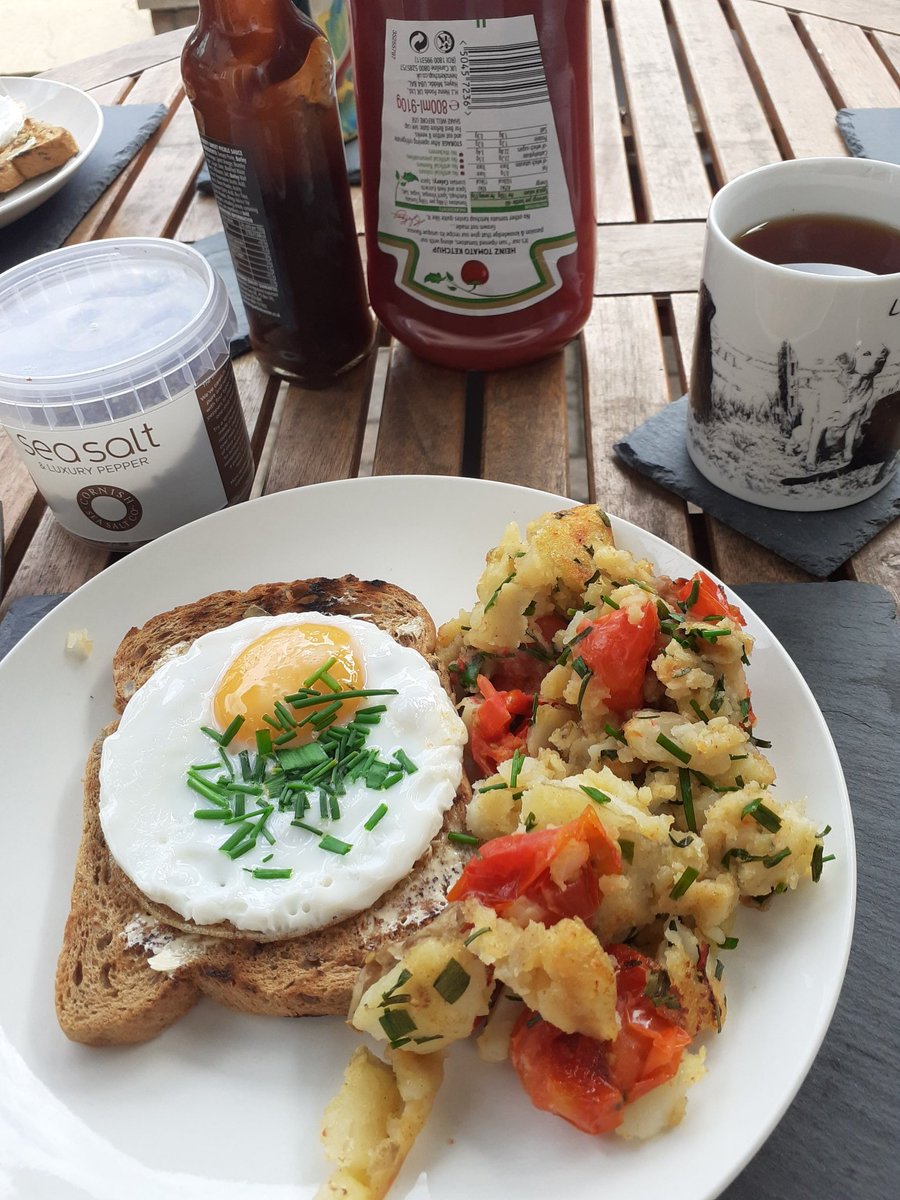 bealesteven45's tweet photo. Nothing stops #chillinandgrillin on the @CadacUK #safarichef2 #bbqbreakfast #onepancooking always with a pinch of #cornishgem @CornishSea_Salt @FlavourCornwall #outdoorliving #livinglife https://t.co/gOsU6mP0aO