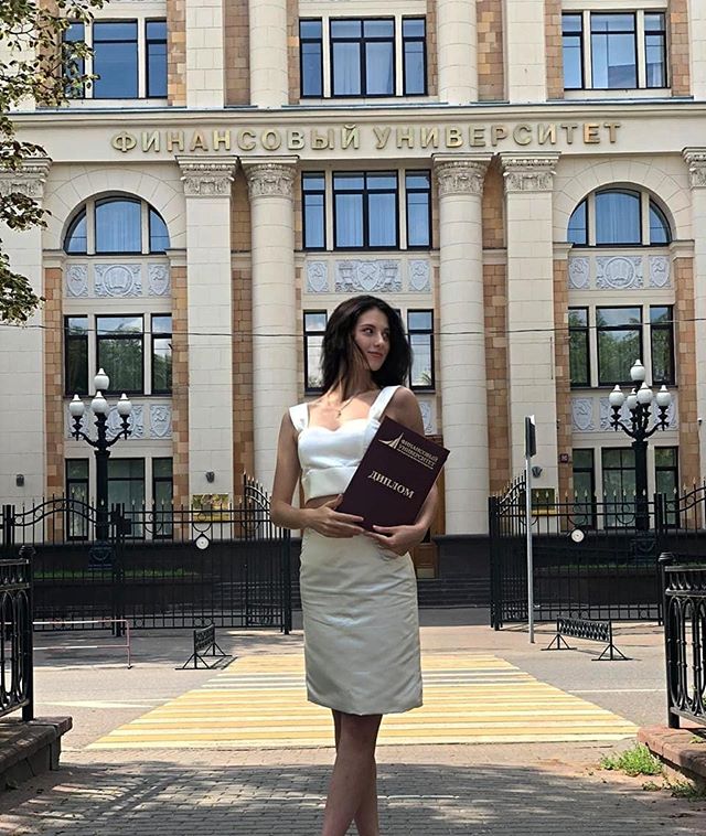 FinUniver's tweet photo. Подборка фотографий наших выпускников с дипломами!
Выкладывайте свои фотографии и отмечайте любимый университет!
#FinUniver #финуниверситет #выпуск2020 #выпускной2020 https://t.co/cdUzAP2FWA