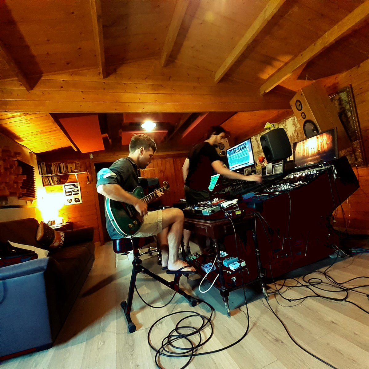 The Magic Álvaro Marabot

#studiorecording #guitarplayer #guitarpedals #recording