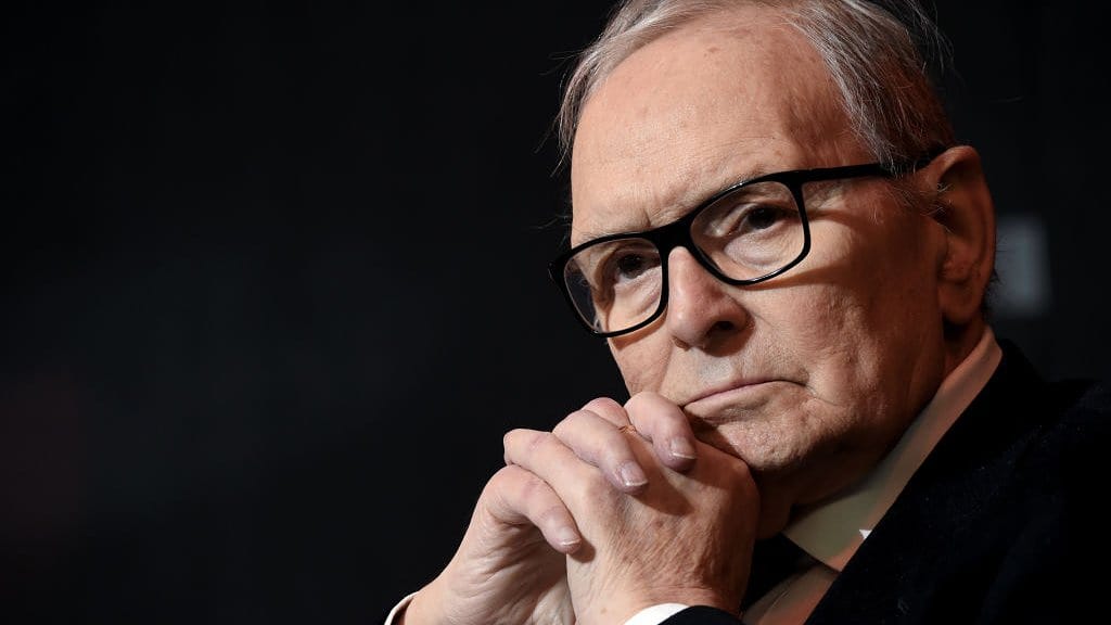 Moviesquid1's tweet photo. ⬛R.I.P.⬛
Filmcomponist Ennio Morricone is vannacht op 91-jarige leeftijd overleden aan de gevolgen van een val. Morricone's muziek is legendarisch waarvan de bekendste te horen waren in "Once Upon a Time in the West" en "The Good, The Bad and The Ugly"
#rip #enniomorricone https://t.co/PBt42tcfTD