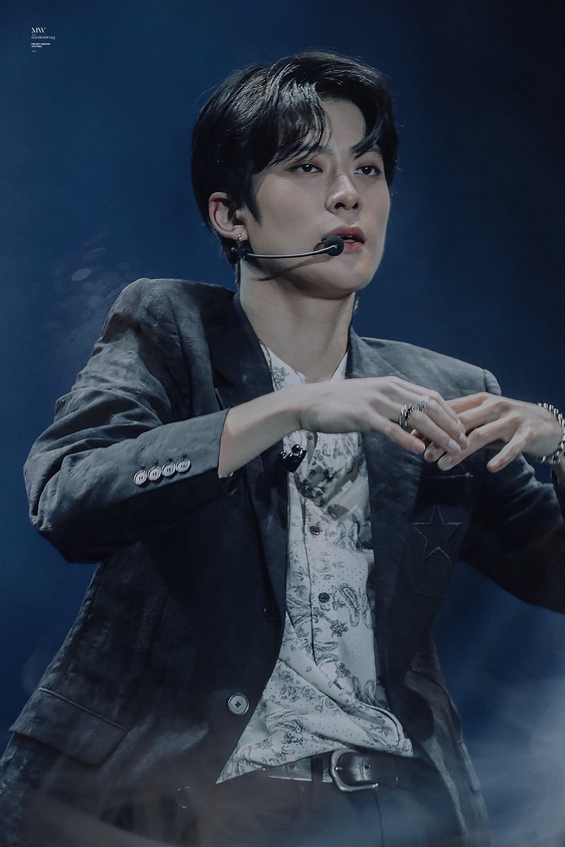 jaehyun on stage; a thread