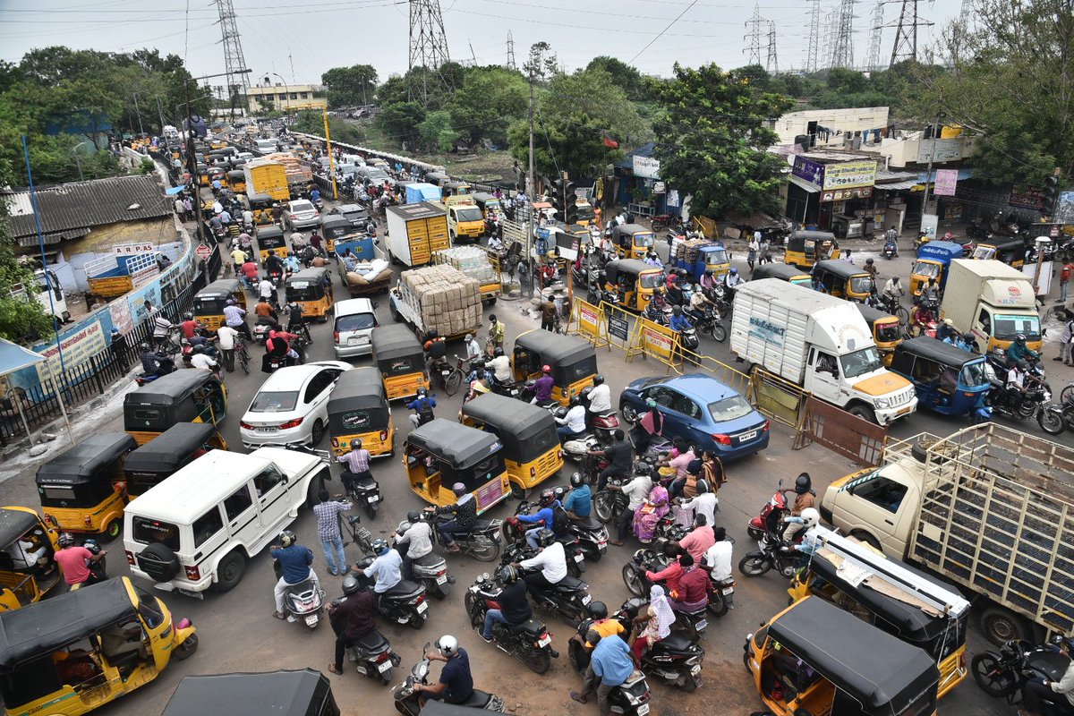 Mass_Kishore007's tweet photo. Basin Bridge junction today! 😳
#Chennai
#RIPLockdown
@Udhaystalin @TRBRajaa @Anbil_Mahesh @sampavasant @Illamaran21 @dhivyasridivi https://t.co/bBSfu9fRdn