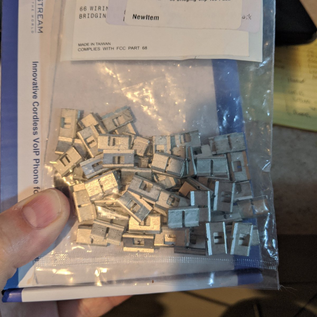 WillieHowe's tweet photo. Never did I think in 2020 that I would order a bag of bridge clips -- yet here we are! #bridgeclips #switchtovoip #tossinpackets https://t.co/xbtWzkkouc