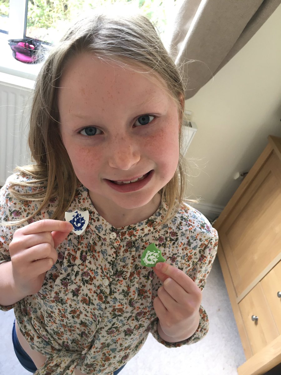 Yippeeeee my Green Blue Peter badge has just arrived! <a href="/BlackrodPSch/">Blackrod Primary</a> <a href="/DaVinci_BPS/">DaVinci_BPS</a> #bluepeter