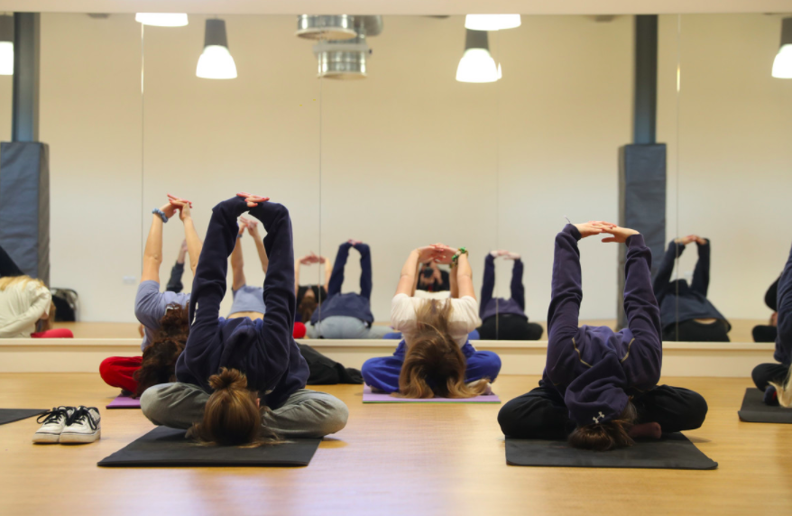 BryanstonSchool's tweet photo. In our latest blog post Teacher of Modern Languages and Yoga Instructor Ro Pakenham-Walsh explains why yoga and meditation have such an important part to play in regulating our emotions.
Read her blog here: https://t.co/dHpS9Q84eo @BryanstonYoga @SportBryanston https://t.co/FLcT6wjmL1
