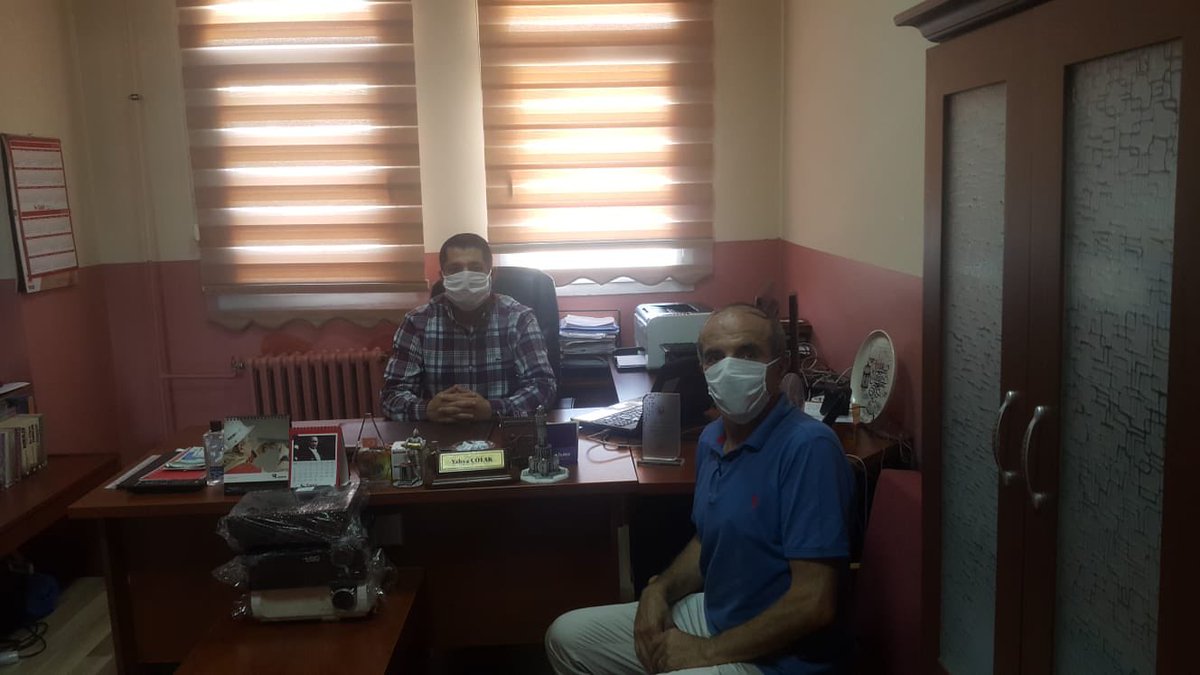 35aliaga_MEM's tweet photo. İlçe Milli Eğitim Müdürü Sayın Erdal BAYHAN, Şehit Çavuş Bülent Kula İlk ve Ortaokuluna nezaket ziyaretinde bulundu. Yapılan çalışmalar hakkında kurum idarecilerinden bilgi aldı. @tcmeb @izmir_ilmem https://t.co/EM9FUye1XZ