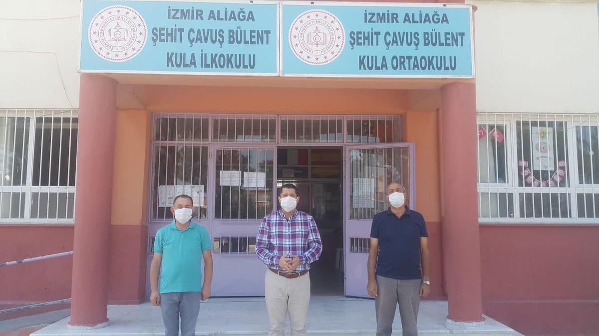 35aliaga_MEM's tweet photo. İlçe Milli Eğitim Müdürü Sayın Erdal BAYHAN, Şehit Çavuş Bülent Kula İlk ve Ortaokuluna nezaket ziyaretinde bulundu. Yapılan çalışmalar hakkında kurum idarecilerinden bilgi aldı. @tcmeb @izmir_ilmem https://t.co/EM9FUye1XZ
