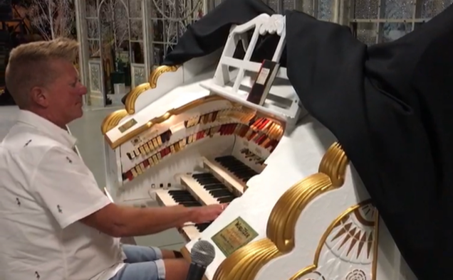 WolfeWurlitzer's tweet photo. Popped into @Thursford today to see this beauty.. I've really missed playing her daily but we all know the situation.  To see the video please go to my Facebook page @RobertWolfeWurlitzer #Wurlitzer #Thursford https://t.co/AcscHZvY2c