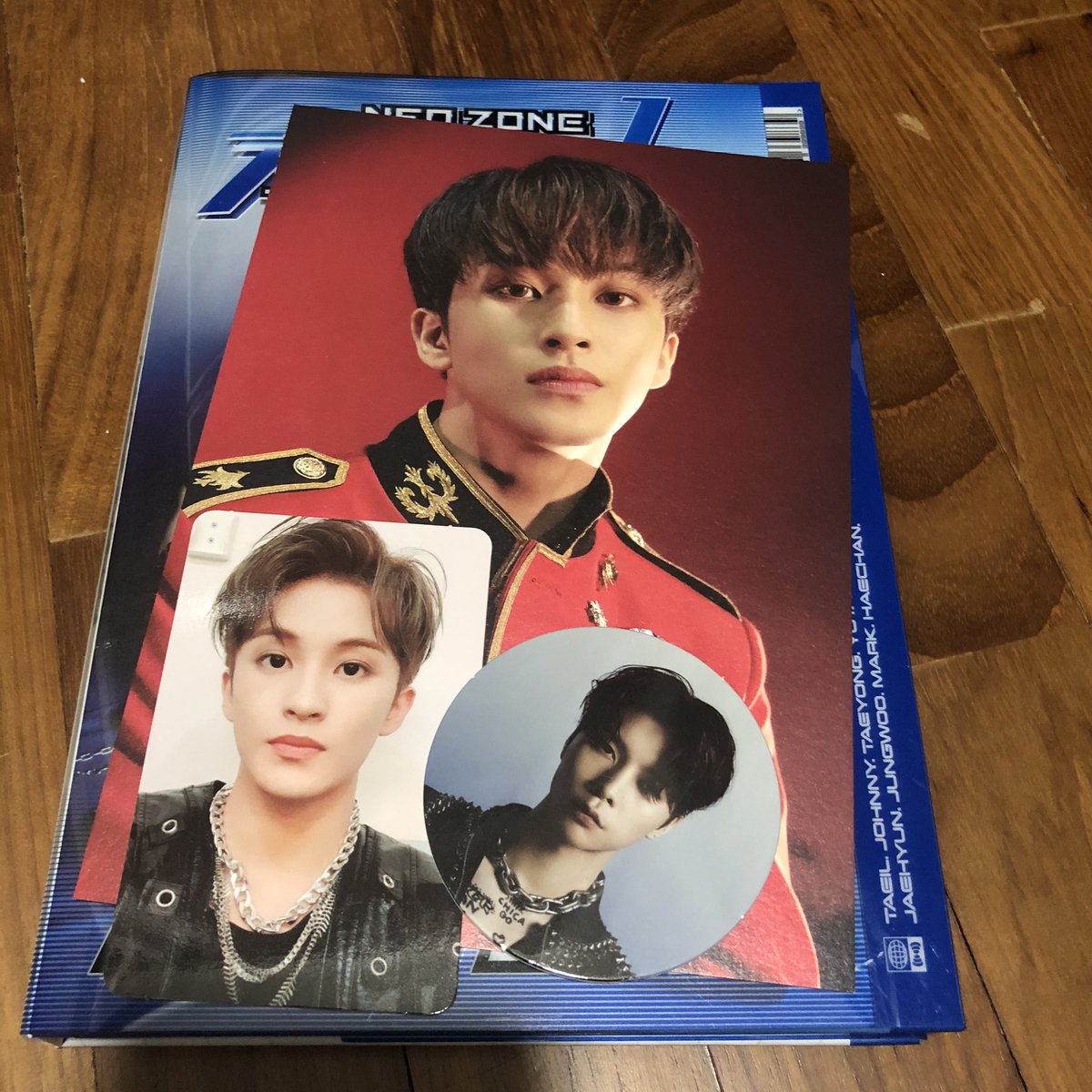 nasileemark1's tweet photo. wts NCT 127 Punch The Final Round 2nd Player Ver.

USD 30
including:
- album + A4 poster
- mark pc+ postcard
- johnny cc
OR
pc USD 15
cc USD 5
postcard USD 5
🌎 worldwide shipping
💰 paypal accepted

pm here/main @marksmehappy 

#NCT127 #NCT #MARK #마크  #재현  #양도 https://t.co/61JlyMCtjF