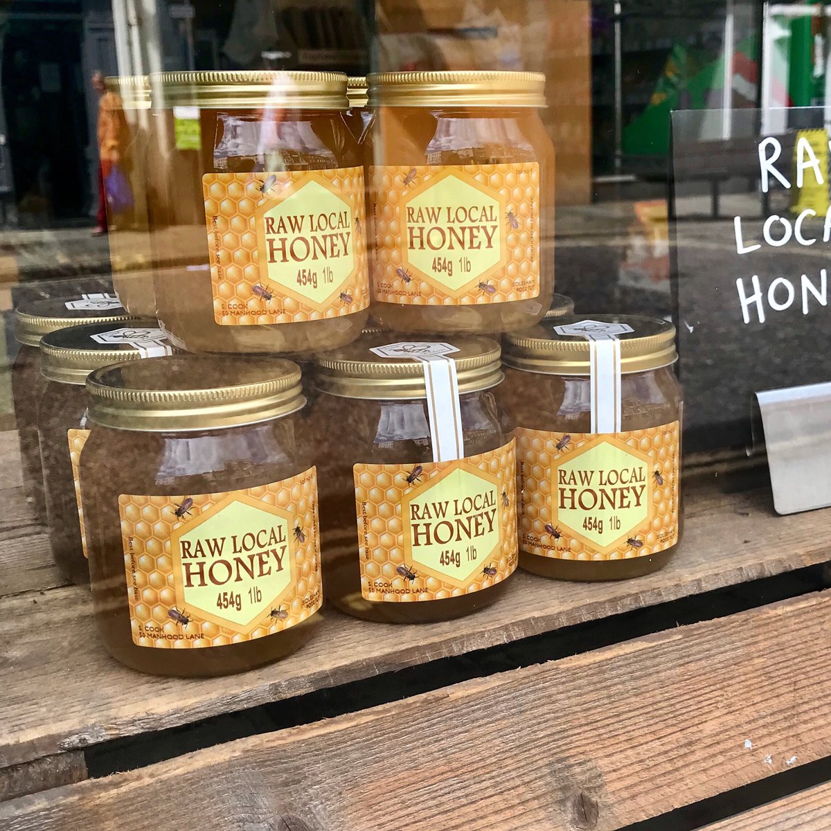 ManukaUK's tweet photo. Straight from Sidlesham, our popular Local Raw Honey is back!! We’re super excited as we have been asked by so many of you when it’s coming back in!  It’s amazing for our immune system snd said to be the best thing for hay fever and allergies! !🍯 https://t.co/KKvTlau0GB