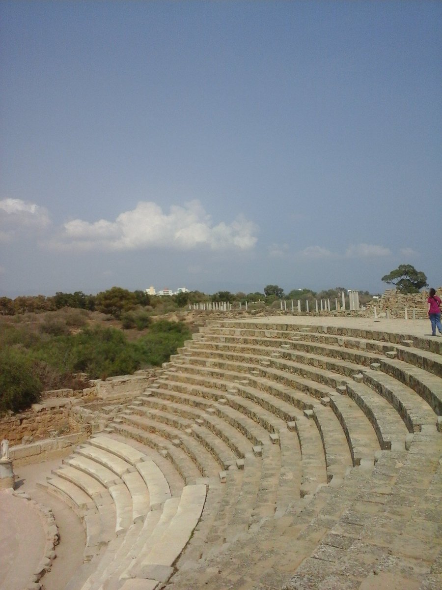 Cyprus again, but up in the North. The theatre of  #Salamis dates back to the Augustean age. The 50 rows of seats, hosting +15.000 spectators, were not built on an hill, but are supported by a complicated system of vaults. Marble statues decorated the stage  #MuseumsUnlocked 14/16