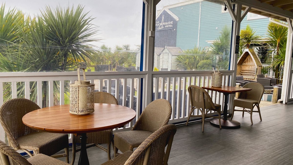 SimpsInns tweet media