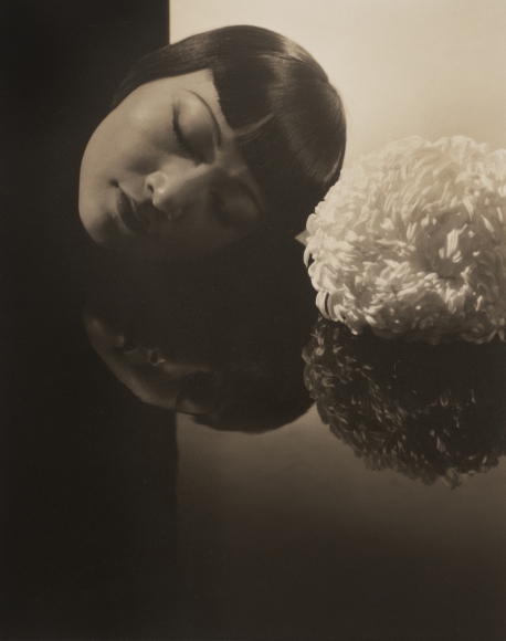 AestheticaMag's tweet photo. The online photography exhibition from @BSG_NYC is designed to transport viewers to a "moment or reverie" – featuring ethereal portraits, landscapes and still lifes from the early 20th century to today. https://t.co/nieNVacrU1 https://t.co/VXMk5pJI8U