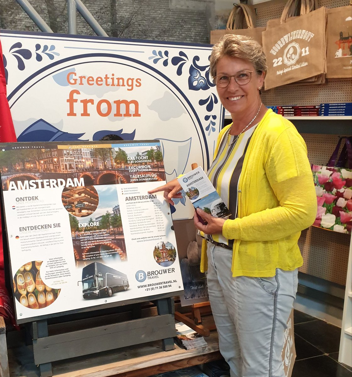 Greetings from..... Amsterdam.
Onze dagtochten naar de hoofdstad kunnen ook via de VVV's geboekt worden.
<a href="/VVVNWH/">VVV Noordwijkerhout</a> <a href="/katwijkgastvrij/">VVV Katwijk: Dit is Katwijk</a> <a href="/visitlisse/">Lisse</a>, <a href="/VisitNoordwijk/">Visit Noordwijk</a>
Leuk uitje voor Nederlands, Duits en Engels-talige volwassenen en kinderen. Elke donderdag in de zomervakantie.