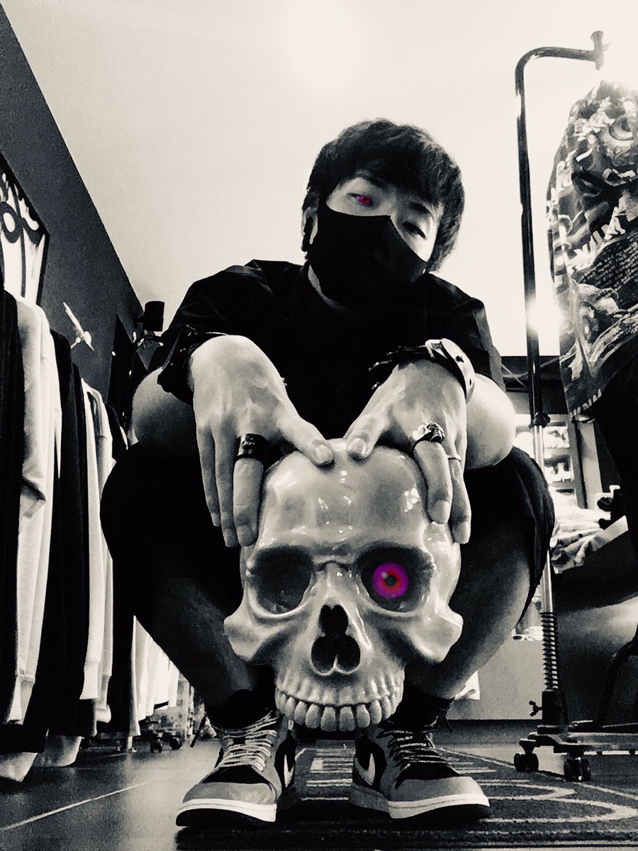 MCchin0727's tweet photo. 毎日KRYさんのサイトを
チェックするのがルーティンに
なっている程度には好き

@KRY_official_ 

#KRY
#KISSRICHYACK
#KRYCREW
#蹴威狂

#一握の砂 #mcchin #いちあくふぁみり #やみらっぷ #わかなー #病み #闇 #ネオトーキョー #neotokyo #dark #black #followme #曖 https://t.co/ibUnuA1gVc