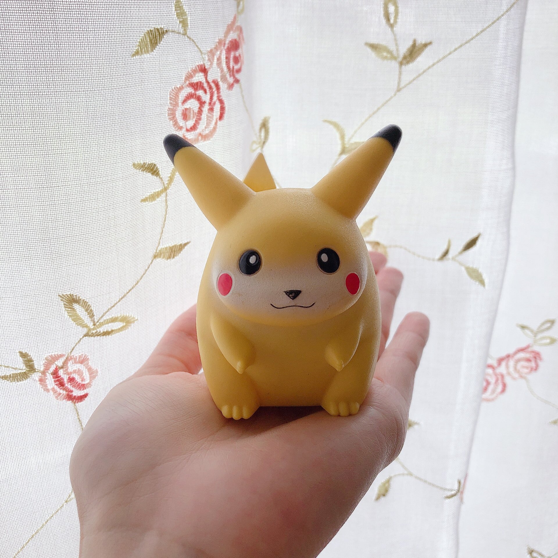 تويتر 𝐦𝐚𝐫𝐢𝐧 𝐀𝐒𝐌𝐑 على تويتر ピカチュウ 年振りに手のひらに乗ってくれてありがとう お母さん 子供の頃に遊んだおもちゃを大切にしまっておいてくれてありがとう ピカチュウ 手のひらピカチュウ T Co Q0fmdomfbg