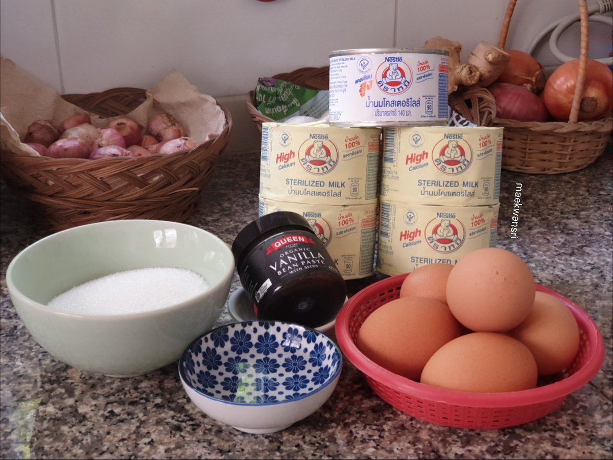 KwansriR's tweet photo. #คาราเมลคัสตาร์ด 🍮สไตล์ญี่ปุ่น ขนมที่เด็กชอบกิน ผู้ใหญ่ชอบแย่ง😁🤣 คัสตาร์ดเนื้อเนียนนุ่ม ละมุนลิ้น ชุ่มไปด้วยคาราเมล แม่ใช้นมตราหมี🥛เพราะเป็นนมโคสดแท้ๆ หอมอร่อย ผสมกับไข่ไก่ ทำเป็นคัสตาร์ด ราดด้วยคาราเมลซอส🍮แช่เย็นๆแล้วกิน..ฟินจริงๆจ๊ะ #อร่อยแน่แม่ขวัญศรี #นมตราหมี #นมในตำนาน https://t.co/C6PfR3bX8V