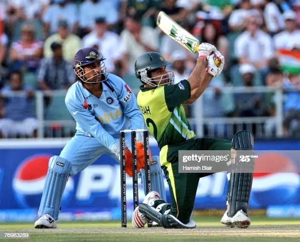 Then came  @IrfanPathan. He took out  @realshoaibmalik,  @SAfridiOfficial and arafat in a magical spell of 4-16-3 wickets. Pak 104-7 in 16 overs. And then came  @captainmisbahpk. He took the matter in his hand and cartered Bhajji for 18 runs. Ind, however, pull things back..