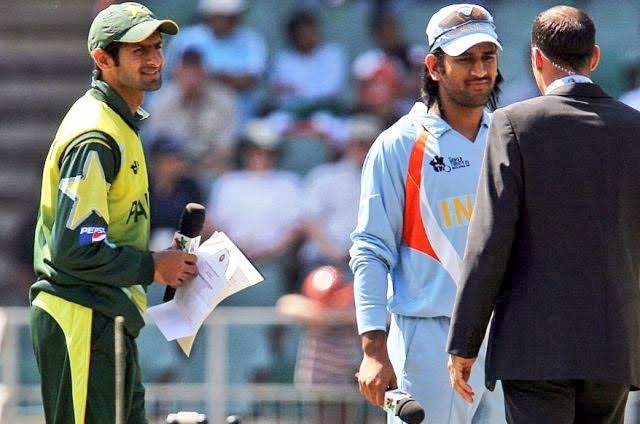 Sept 24, 2007IND vs Pak, WT20, Final, Johannesburg. Ind won the toss and decided to bat first.Ind got a setback before the match when they got to know that their in-form opener  @virendersehwag had to sit out due to an injury.  @GautamGambhir and  @iamyusufpathan were..