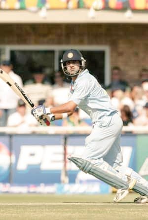  @GautamGambhir on the other end was diving to save himself. There were also few cuts, flicks, occasional use of feet against Afridi and Hafeez.  @YUVSTRONG12 who wasn't timing the ball the way he was in Durban, got out trying to up the ante. Dhoni was yorked by Gul. Ind 111/2..