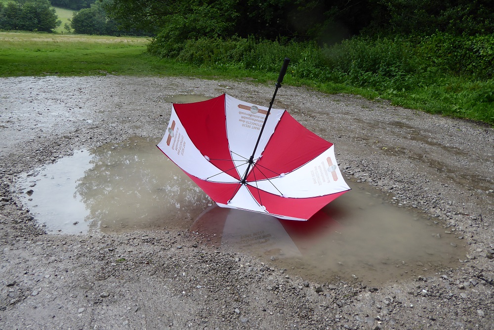 DB_Brolly's tweet photo. Best #spa treatment on offer in #Buxton at the moment, relaxing in a muddle (that's a muddy puddle for those not in the know, which is everyong because I just made it up #trendsetter #influencer). ⛱️
#inamuddle #EnglandsLeadingSpaTown #BrollyonLockdown https://t.co/T0bhrneKYM
