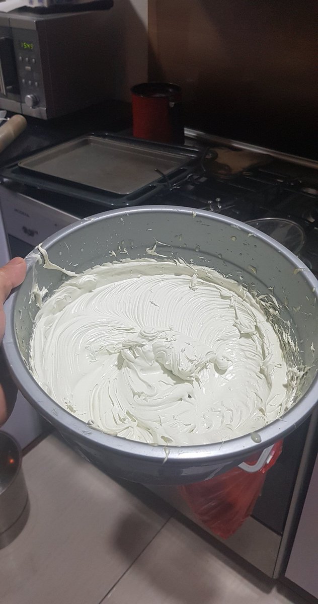 Shady Old Man On Twitter Cinnamon Rolls Dengan Topping Whipped Cream Matcha