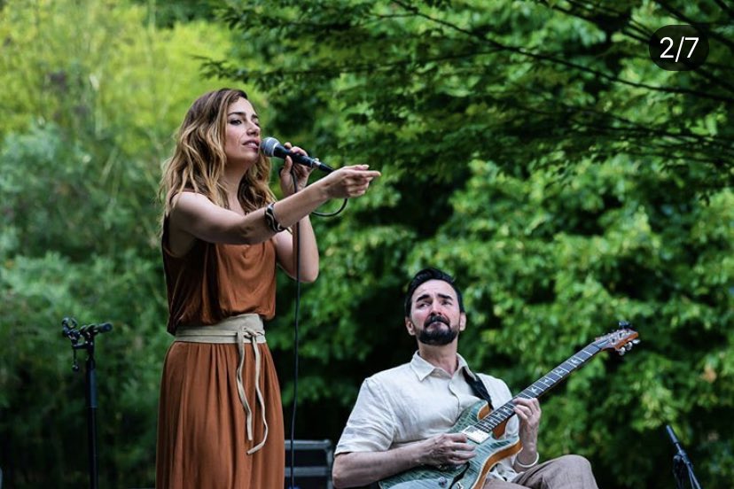 #NuevaNormalidad si, pero con música en directo. Gracias a #JazzPalacioReal <a href="/Summummusic/">Summum Music</a>   <a href="/PatrimNacional/">Patrimonio Nacional</a> por darle cabida a nuestra música en un entorno incomparable 🙏🏾 Gracias al mejor, <a href="/guitar_javi/">Javier Sánchez</a> #Madrid #music #Mascarilla #COVID__19 #voz #guitar