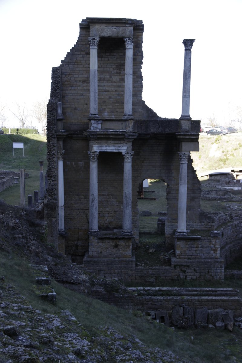 Former an Etruscan city, in III BC  #Volterra became a municipium allied to Rome. In the I BC the local Caecina family built the theatre, dedicated to  #Augustus. It still preserves part of the scenae frons, tiled in marble and adorned with statues  #MuseumsUnlocked 16/16